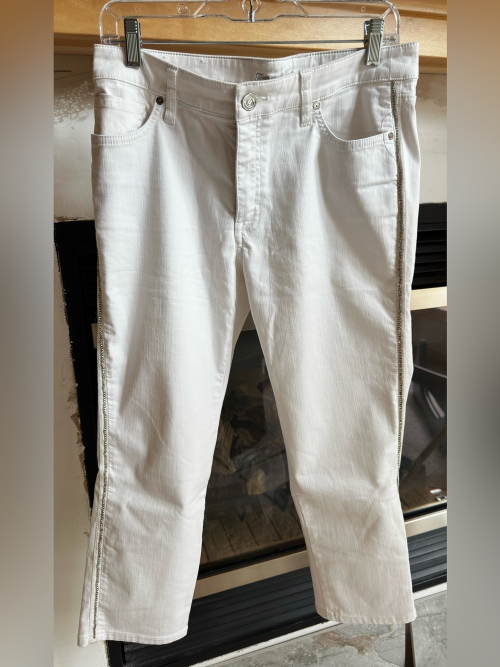 Tommy Bahama White Cropped Jeans rhinestone sides 8x24